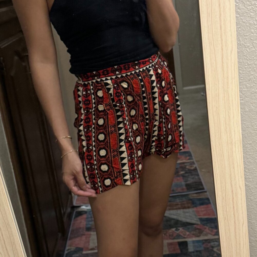 🌈5/$25🌈 H&M Aztec Shorts